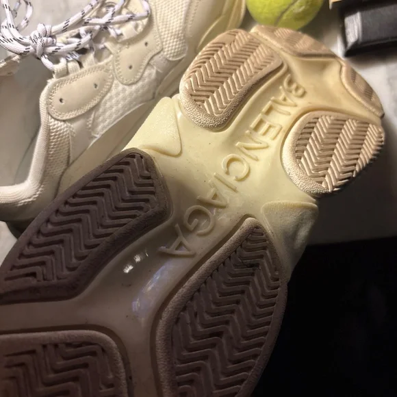 Balenciaga Triple S White Sneakers - Iconic Chunky Style - 43 - Picture 7 of 8